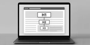 Esquema visual de una página web con etiquetas H1, H2 y H3 mostrado en una laptop, ilustrando estructura SEO.